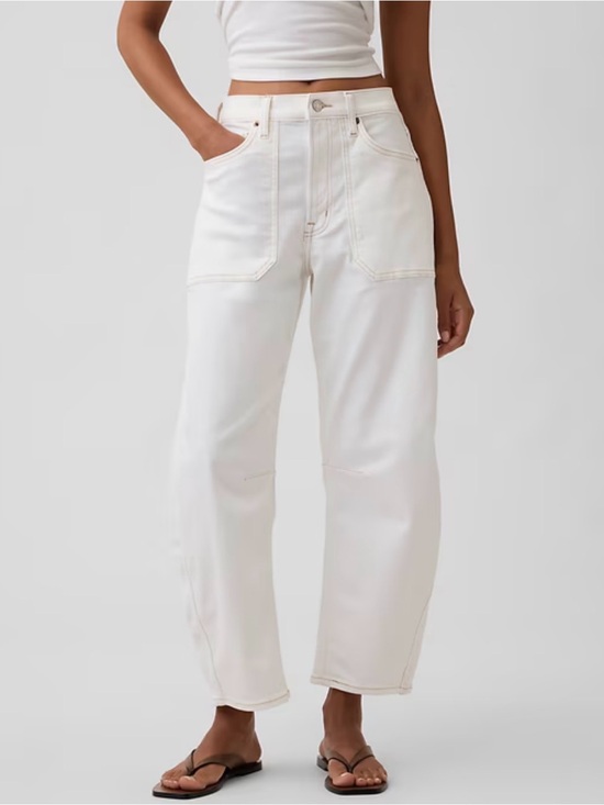 GAP Denim - NWOT Gap Barrel Carpenter jeans in off-white. Size 28. Very flattering.